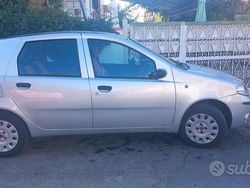 Usata 2010 Fiat Punto Tre volumi | 1500 €