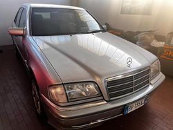 Grigio Usata 2001 Mercedes C200 Elegance Tre volumi | 2600 € (Ottimo prezzo)