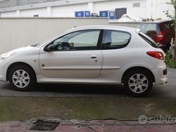 Bianco Usata 2012 Peugeot 206 Tre volumi | 3200 € (Buon prezzo)