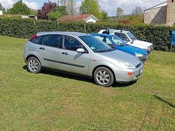 Grigio Usata 2001 Ford Focus Tre volumi | 1150 €