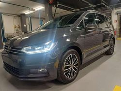 Grigio urano Usata 2024 VW Touran Executive Monovolume | 39.500 € (Molto cara)