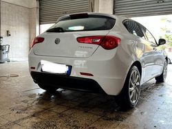 Bianco Usata 2019 Alfa Romeo Giulietta Due volumi | 16.500 € (Cara)