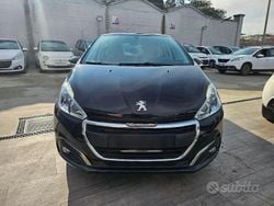 Usata 2017 Peugeot 208 Allure Due volumi | 6450 € (Buon prezzo)