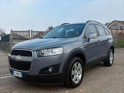 Grigio Usata 2011 Chevrolet Captiva SUV | 5499 € (Buon prezzo)