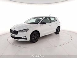 Bianco metallizzato Nuova 2025 Skoda Fabia Tre volumi | 17.850 € (Buon prezzo)