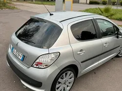 Usata 2006 Peugeot 207 Due volumi | 2400 € (Buon prezzo)