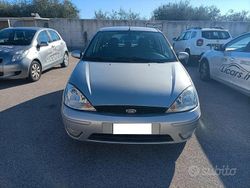 Grigio Usata 2003 Ford Focus Zetec Tre volumi | 1500 € (Buon prezzo)