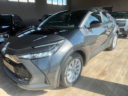 Bianco Nuova 2025 Toyota C-HR Active SUV | 28.900 € (Ottimo prezzo)