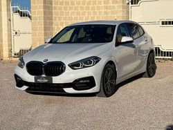 Bianco Usata 2021 BMW 118 Sport Line Due volumi | 20.900 € (Buon prezzo)