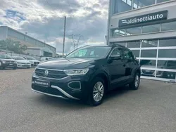 Nero met. Usata 2024 VW T-Roc Life SUV | 27.900 € (Buon prezzo)