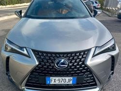 Usata 2019 Lexus UX Luxury Line SUV | 24.900 €