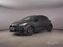 Grigio Usata 2021 Toyota Yaris Hybrid Lounge Tre volumi | 15.900 € (Buon prezzo)