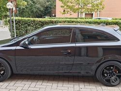 Nero Usata 2007 Opel Astra GTC Tre volumi | 3500 € (Buon prezzo)