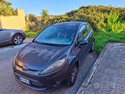 Grigio Usata 2009 Ford Fiesta Tre volumi | 2500 € (Buon prezzo)