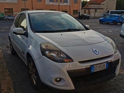 Bianco Usata 2010 Renault Clio II Tre volumi | 3500 € (Buon prezzo)