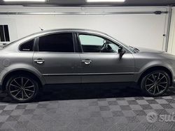 Grigio Usata 2004 VW Passat Tre volumi | 2800 €