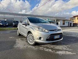 Grigio Usata 2008 Ford Fiesta Titanium Tre volumi | 4490 € (Buon prezzo)