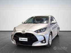 Grigio Usata 2022 Toyota Yaris Active Tre volumi | 15.722 € (Buon prezzo)