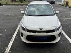 Bianco Usata 2019 Kia Rio Tre volumi | 8000 € (Ottimo prezzo)