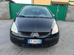 Nero Usata 2004 Mitsubishi Colt Tre volumi | 2700 €