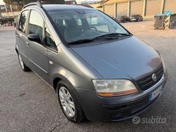 Grigio Usata 2004 Fiat Idea Emotion Monovolume | 1950 € (Buon prezzo)