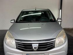 Grigio Usata 2010 Dacia Sandero Lauréate Tre volumi | 2790 € (Buon prezzo)