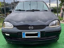Nero Usata 2000 Opel Corsa Edition Due volumi | 550 € (Buon prezzo)