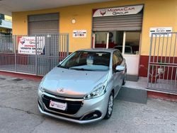 Grigio Usata 2016 Peugeot 208 Access Due volumi | 6799 € (Buon prezzo)