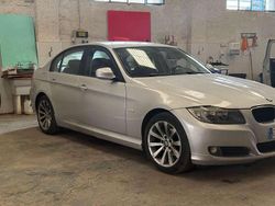 Grigio Usata 2011 BMW 318 Tre volumi | 5600 € (Buon prezzo)