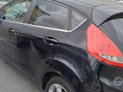 Nero Usata 2010 Ford Fiesta Tre volumi | 5000 €