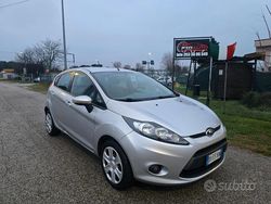 Grigio Usata 2009 Ford Fiesta Tre volumi | 3900 € (Buon prezzo)