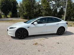 Bianco Usata 2024 Tesla Model 3 Standard Range Tre volumi | 33.000 € (Buon prezzo)