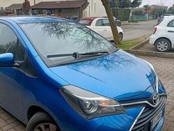 Blu Usata 2015 Toyota Yaris Active Tre volumi | 6700 €