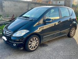 Nero Usata 2009 Mercedes A180 Avantgarde Tre volumi | 2490 € (Ottimo prezzo)
