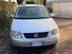 Usata 2004 VW Touran Monovolume | 3500 € (Cara)