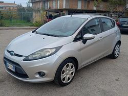 Grigio Usata 2009 Ford Fiesta Due volumi | 3390 € (Buon prezzo)