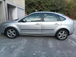 Grigio Usata 2006 Ford Focus Due volumi | 1200 € (Ottimo prezzo)