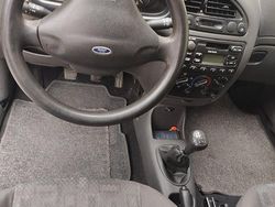 Grigio Usata 2002 Ford Fiesta Due volumi | 2300 €