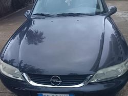 Nero Usata 2000 Opel Vectra Tre volumi | 1000 €