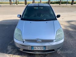 Grigio Usata 2005 Ford Fiesta Due volumi | 450 € (Super prezzo)