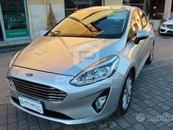 Grigio Usata 2018 Ford Fiesta Due volumi | 9700 € (Buon prezzo)