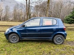 Blu Usata 2001 Toyota Yaris Due volumi | 1500 € (Buon prezzo)