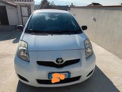 Bianco Usata 2009 Toyota Yaris Tre volumi | 2600 €