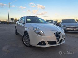 Bianco Usata 2013 Alfa Romeo Giulietta Due volumi | 8500 € (Molto cara)