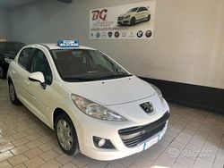 Bianco Usata 2012 Peugeot 207 Tre volumi | 3800 € (Buon prezzo)