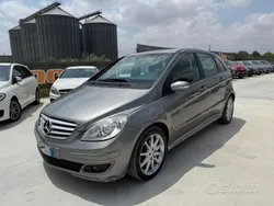 Grigio Usata 2008 Mercedes B180 Monovolume | 1200 € (Buon prezzo)