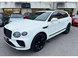 Bianco(met.) Usata 2022 Bentley Bentayga SUV | 199.000 €