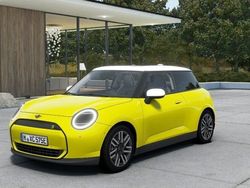 Giallo / metallizzato Nuova 2025 Mini Cooper SE Classic Due volumi | 31.878 € (Buon prezzo)