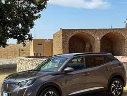 Usata 2021 Peugeot 2008 Allure SUV | 18.999 € (Buon prezzo)