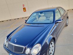 Blu Usata 2002 Mercedes E320 Avantgarde Tre volumi | 7500 €